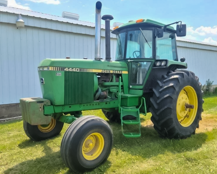 john deere 4440 at auction